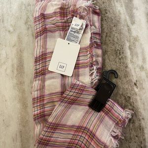 Gap brand women’s scarf. New with tags. 80% modal 20% merino wool.